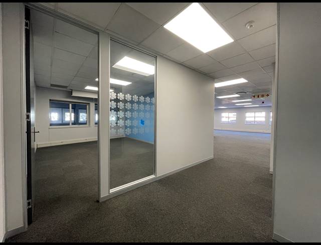 1,319M² OFFICE TO LET IN SANDTON CENTRAL